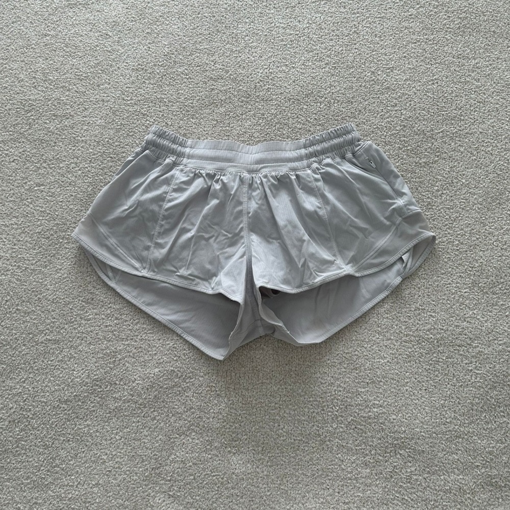 lululemon Hotty Hot Short 2.5" size 6 in White